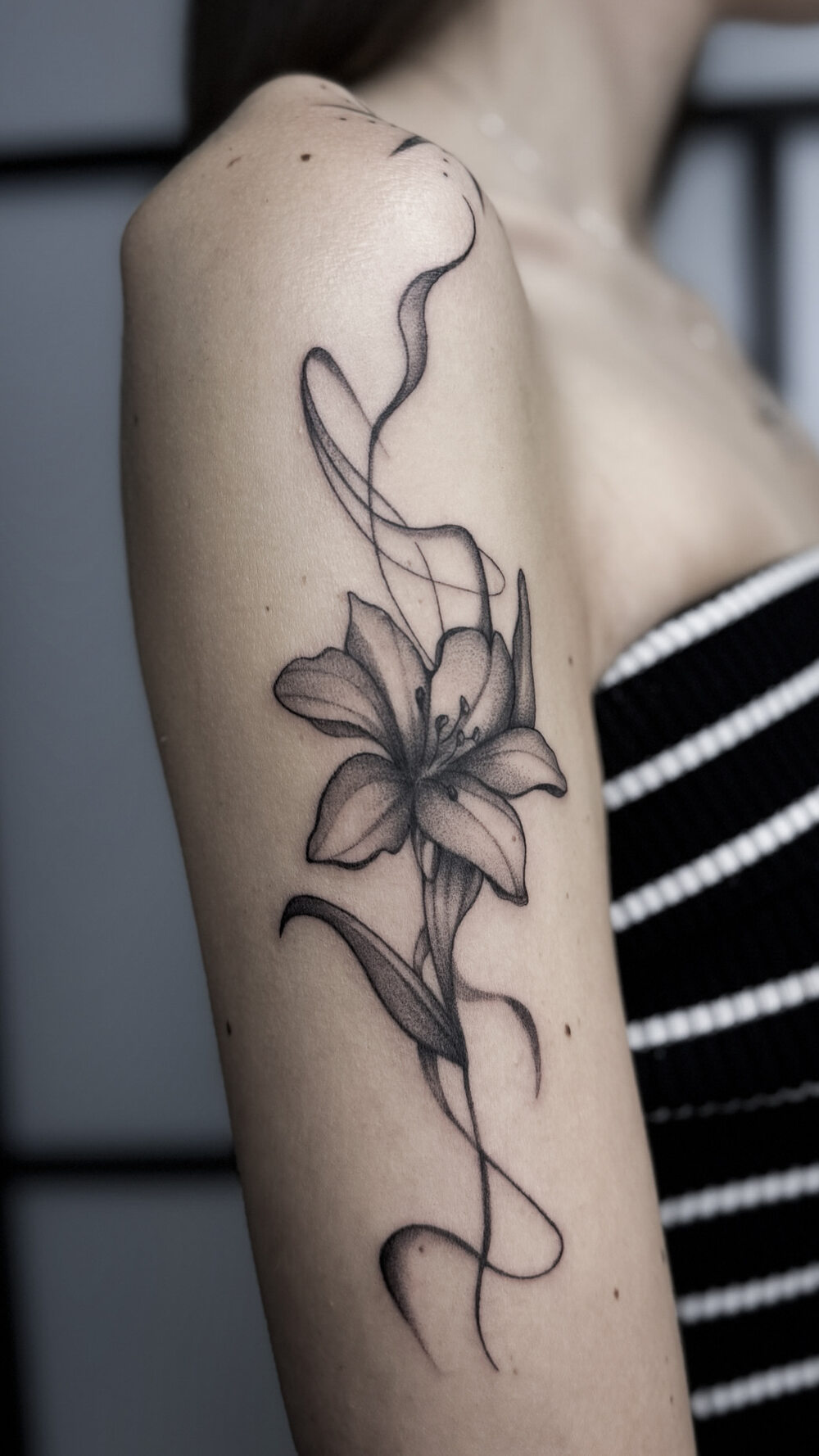 Floral Fine line tatuaj Bucuresti Ace Tattoo